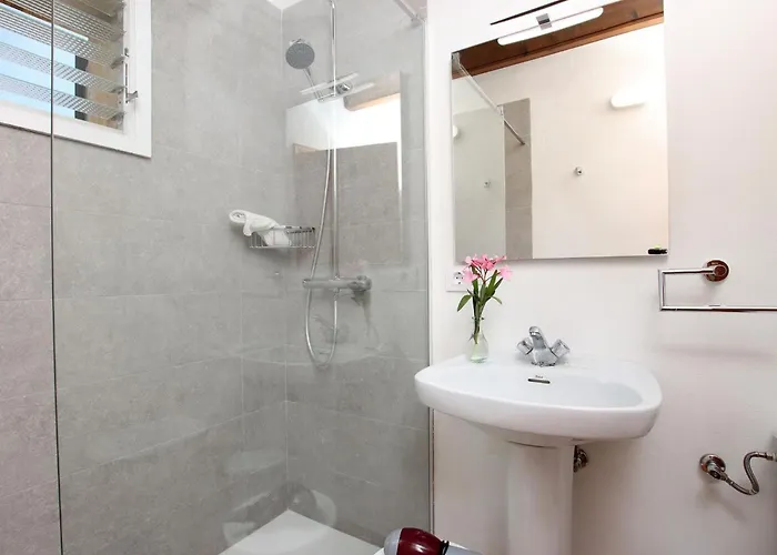 Joan Mit Privatem Pool By Interhome Hébergement de vacances